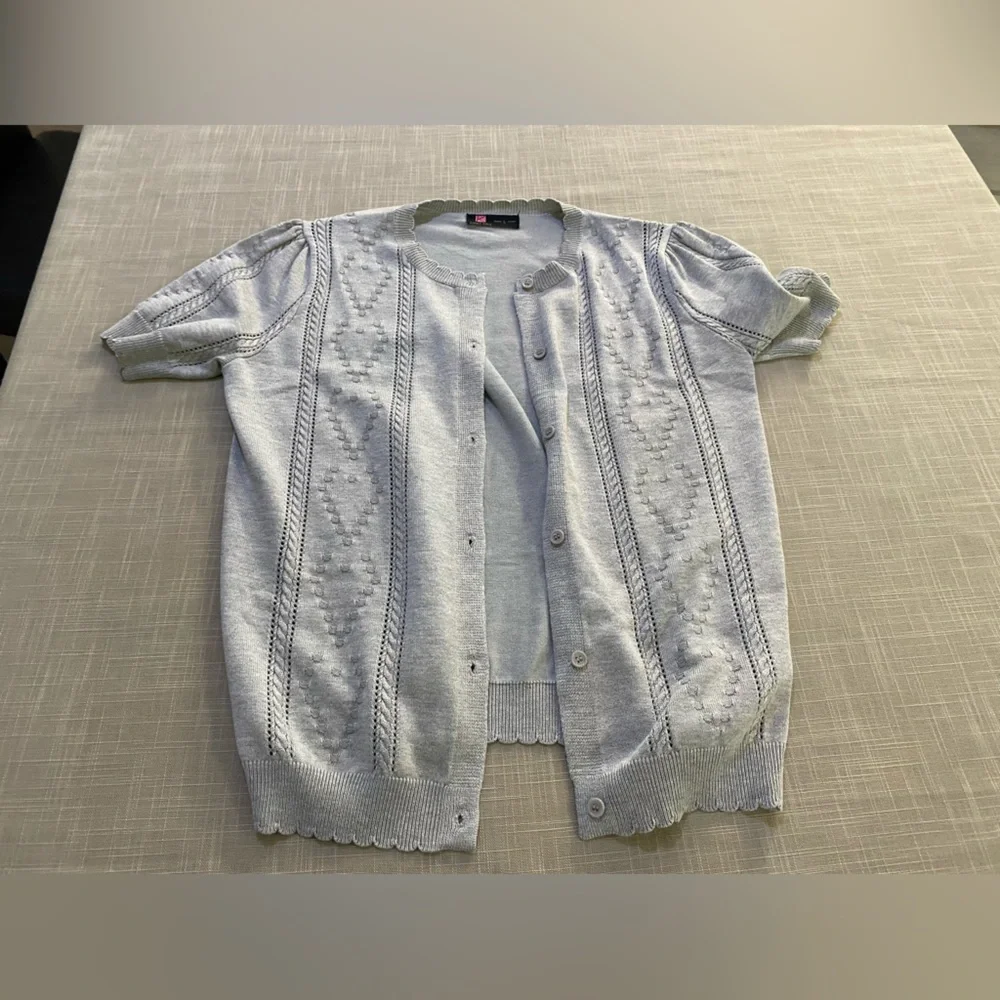 Kancy Kole women’s short sleeve sweater in light grey. Women’s size L - Picture 5 of 16